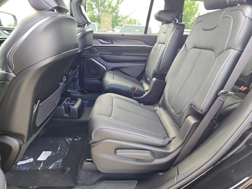 New 2025 Jeep Grand Cherokee L Overland w/ Luxury Tech Group IV image 20