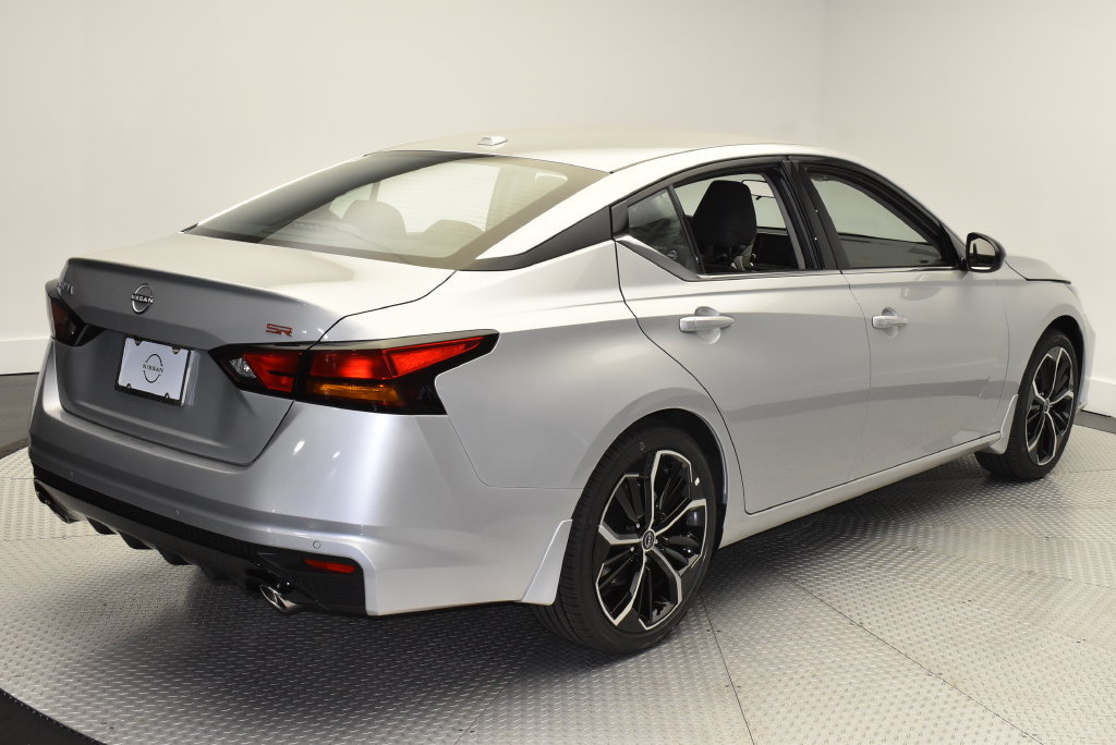 Used 2025 Nissan Altima 2.5 SR FWD image 5