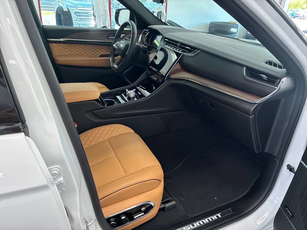 Certified 2024 Jeep Grand Cherokee Summit w/ Adv Protech Group IV AWD/4WD image 26