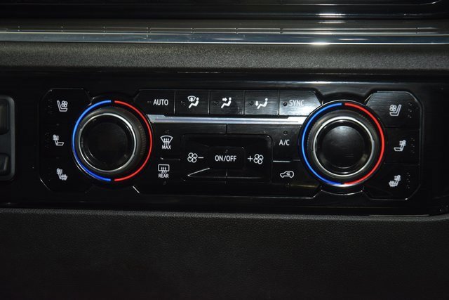 Used 2024 Chevrolet Silverado 3500 High Country w/ Technology Package image 35