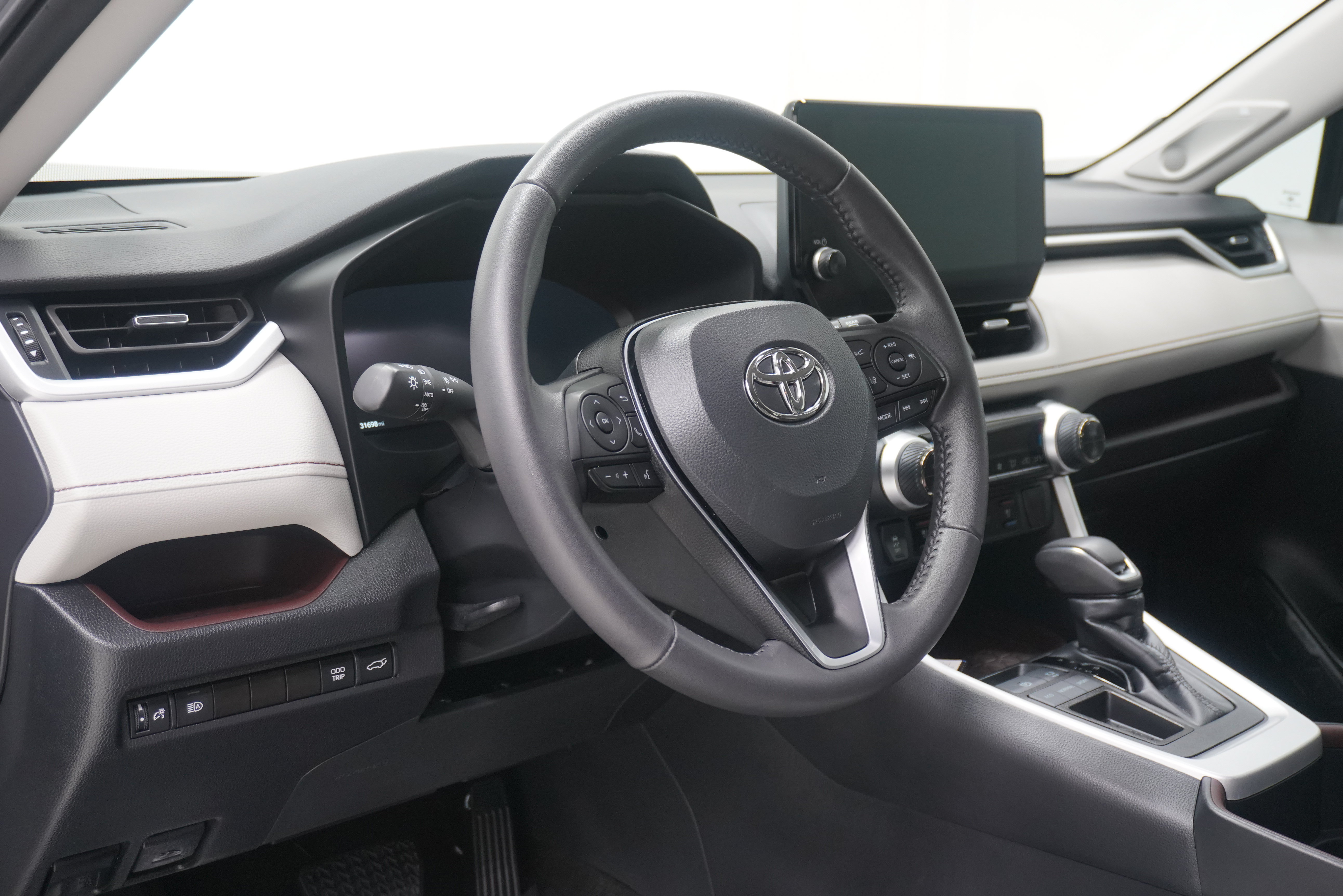 Used 2023 Toyota RAV4 Limited FWD image 10