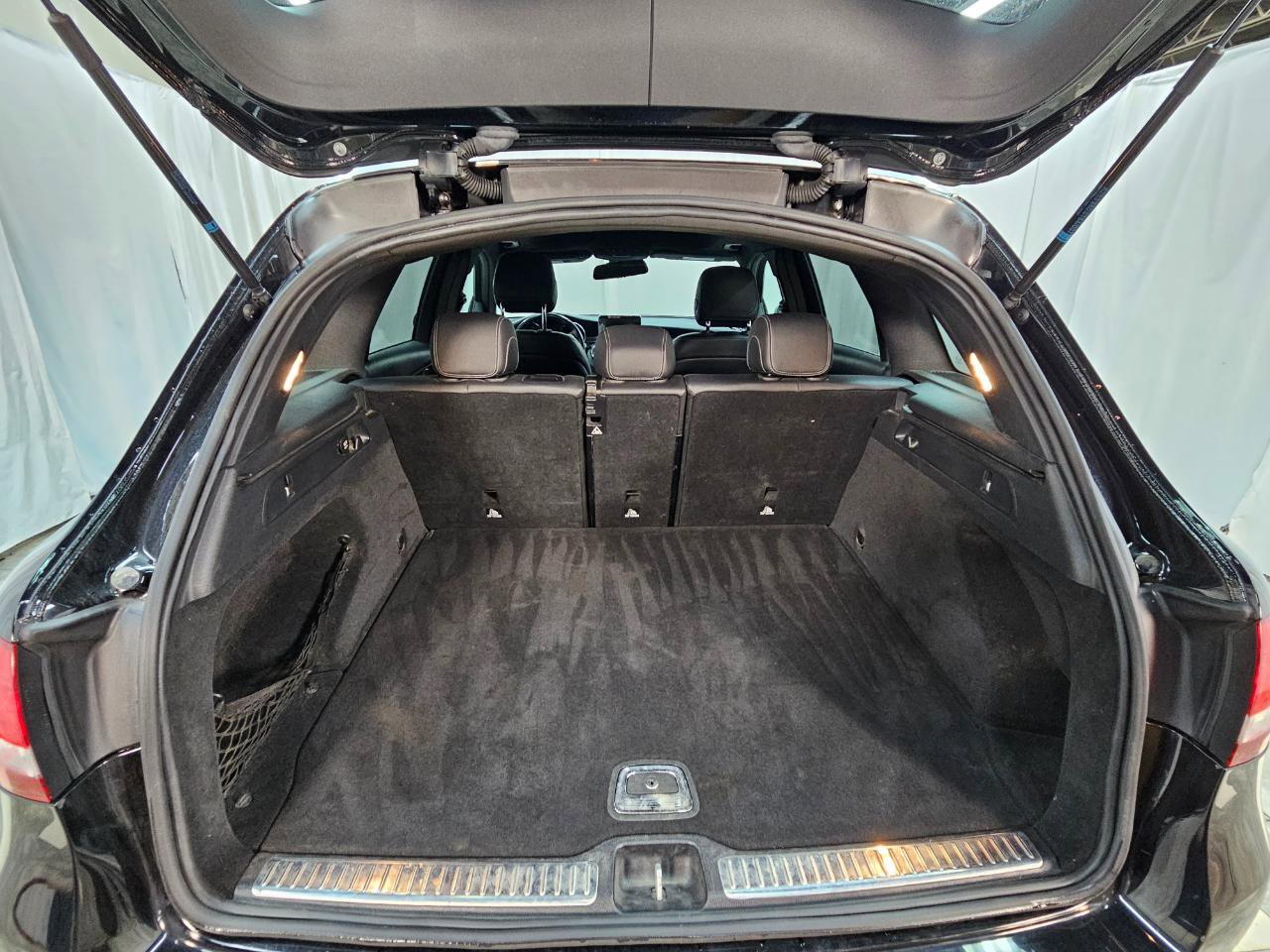 Used 2019 Mercedes-Benz GLC 300 4MATIC image 6