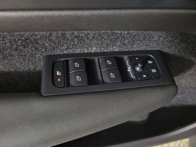 Used 2024 Volvo XC40 B5 Plus AWD/4WD image 25