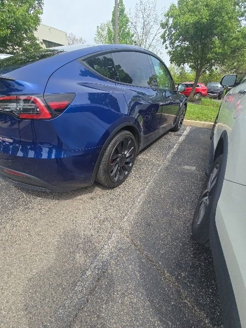 Used 2022 Tesla Model Y Performance AWD/4WD image 3