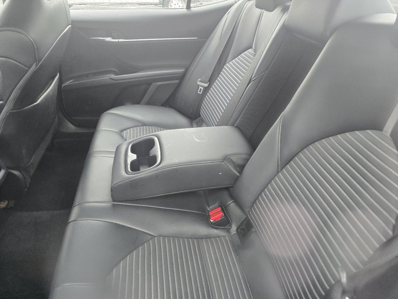 Used 2022 Toyota Camry SE FWD image 19