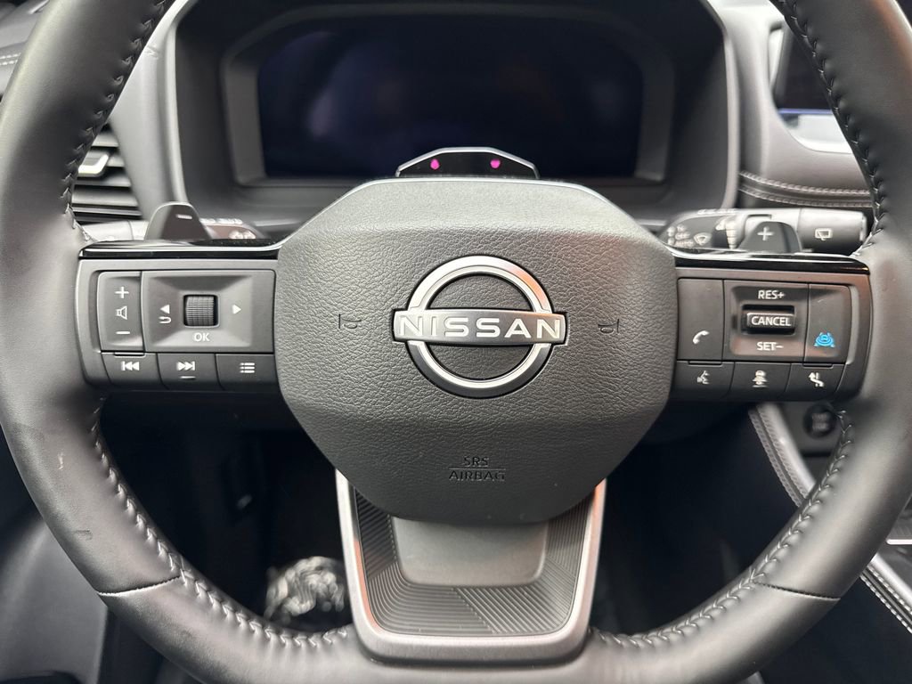 Used 2025 Nissan Rogue Platinum w/ Tech Package image 44