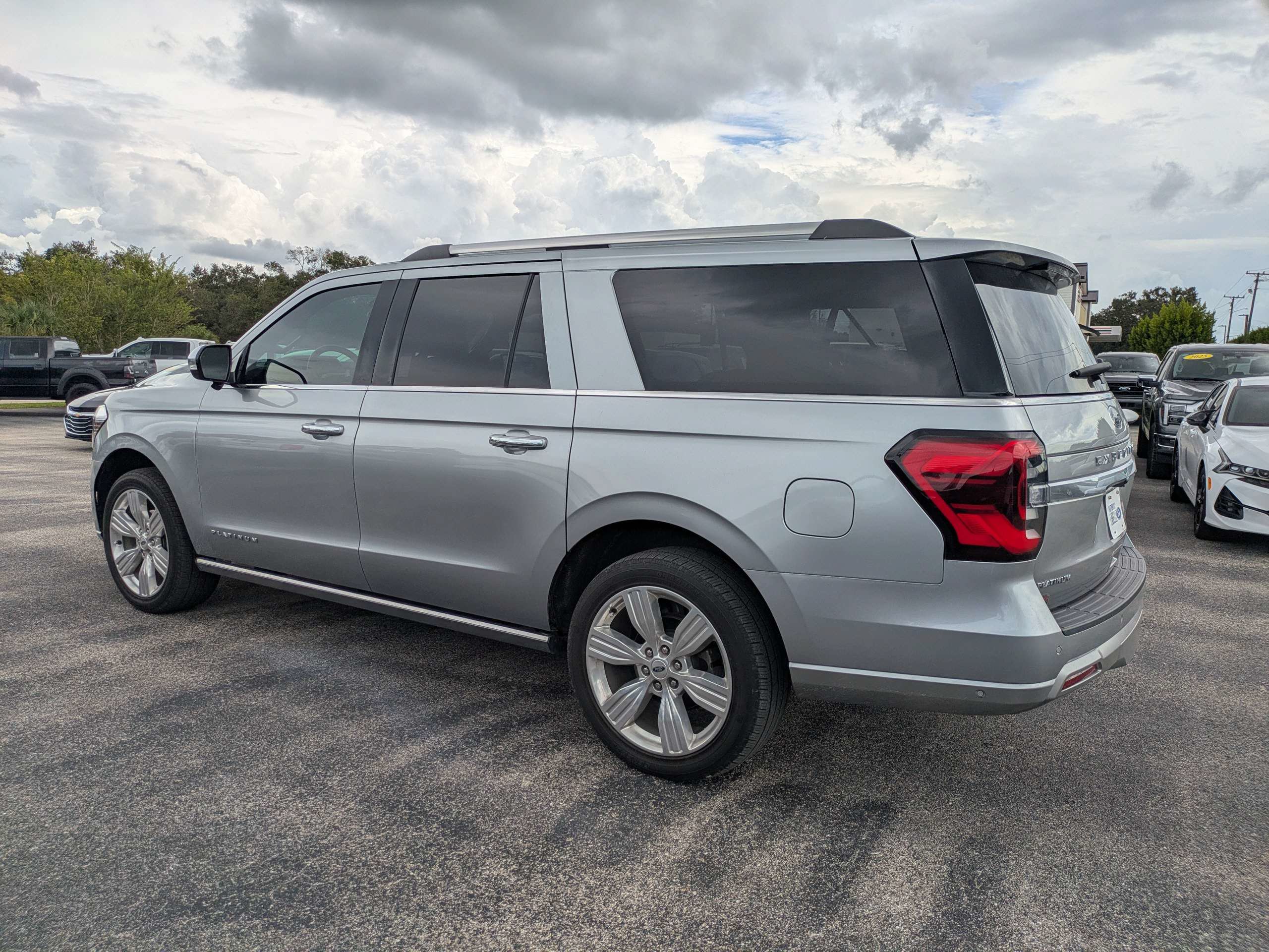 Used 2024 Ford Expedition Max Platinum AWD/4WD image 6