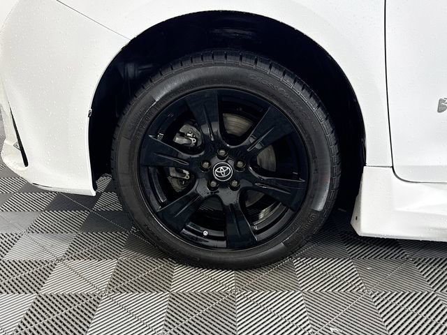 Used 2020 Toyota Sienna SE w/ SE Preferred Package FWD image 4