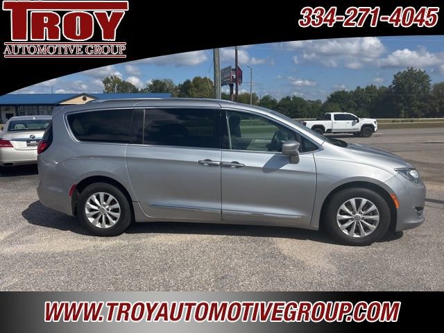 Used 2018 Chrysler Pacifica Touring-L image 1
