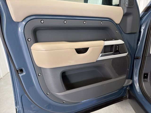 Used 2020 Land Rover Defender 110 SE AWD/4WD image 9