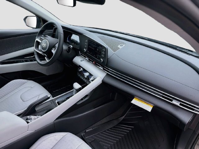 New 2026 Hyundai Elantra SEL Sport FWD image 30