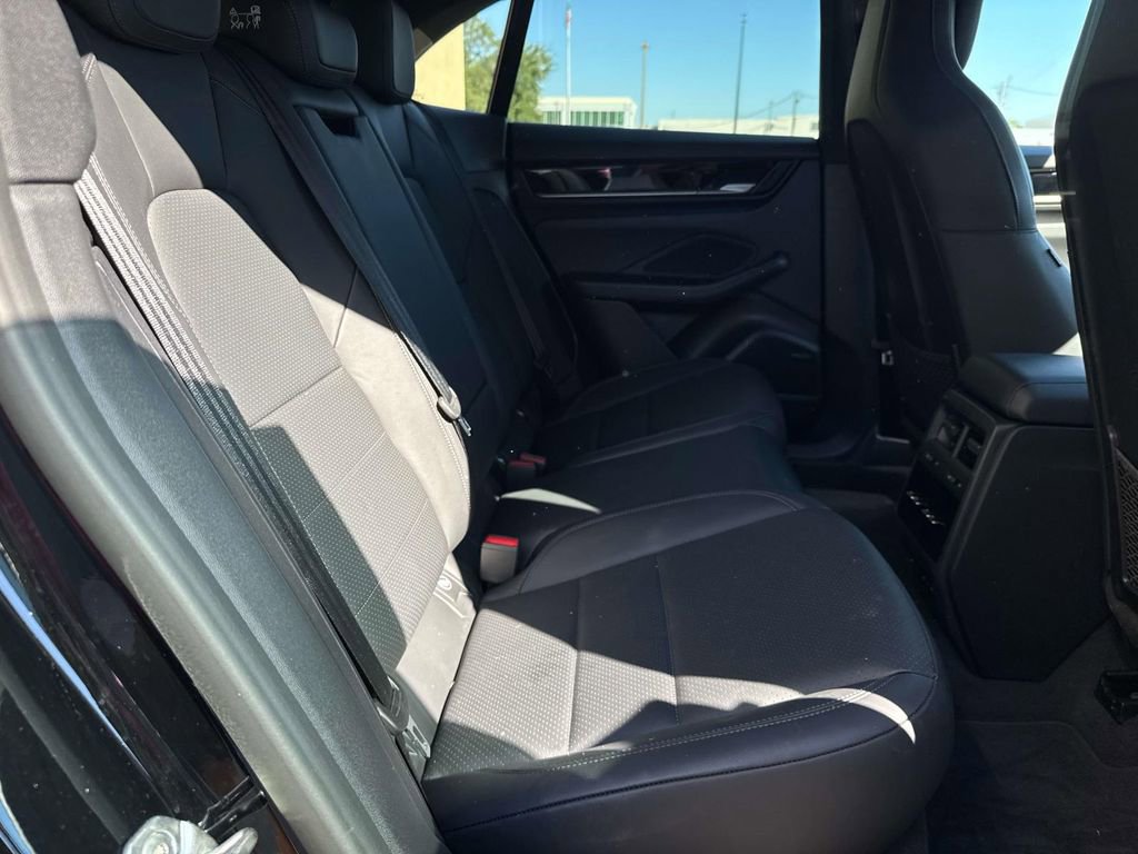 Certified 2025 Porsche Macan Electric image 14