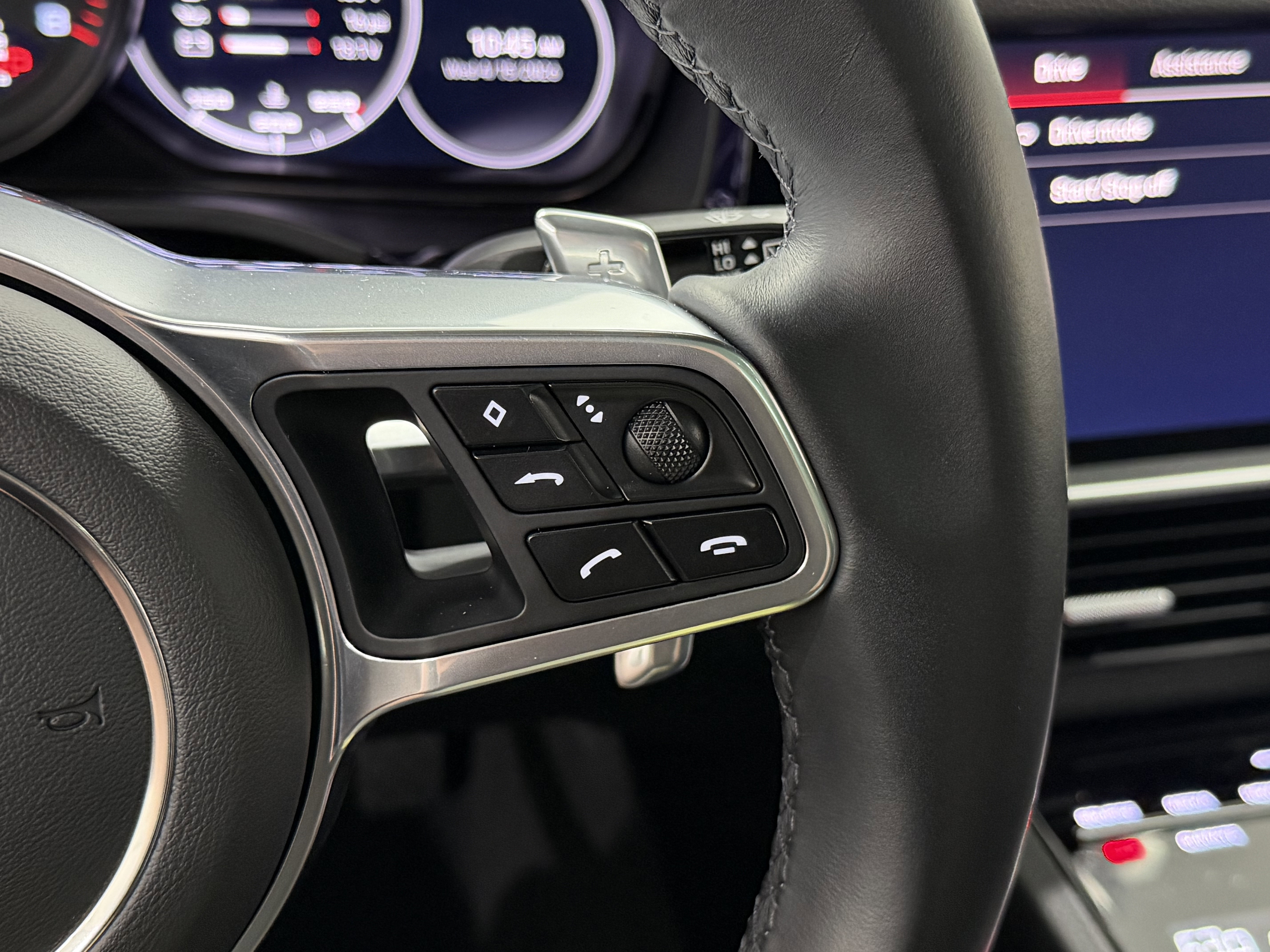 Certified 2023 Porsche Cayenne Platinum Edition image 52