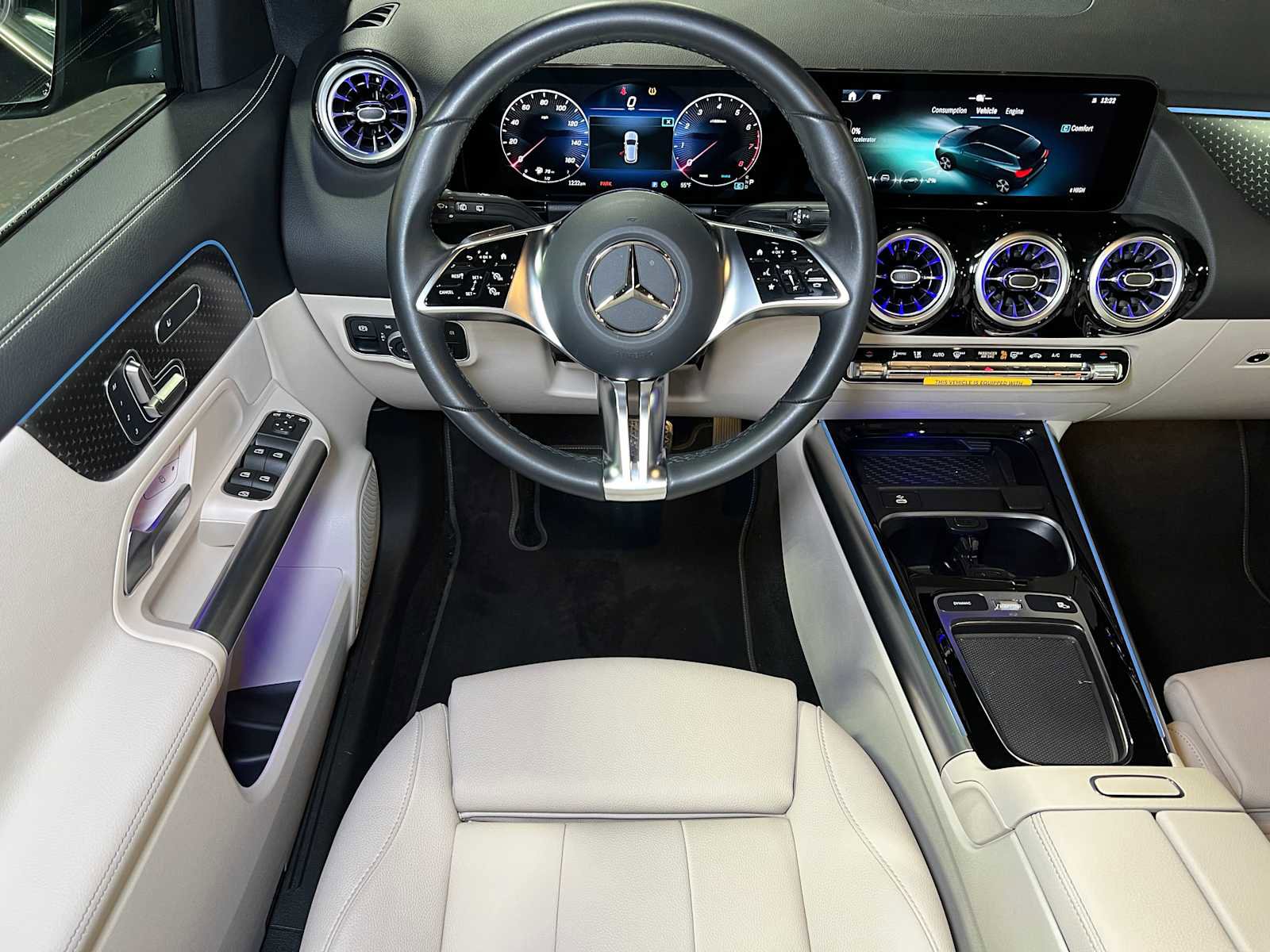 Used 2025 Mercedes-Benz GLA 250 4MATIC image 38