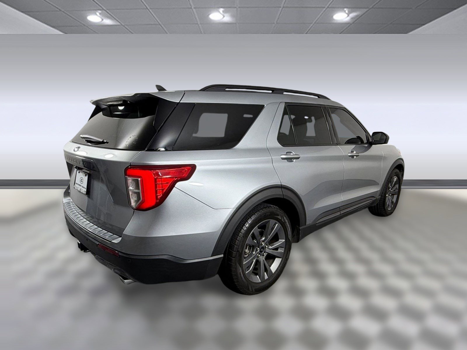 Used 2021 Ford Explorer XLT w/ Equipment Group 202A RWD image 9