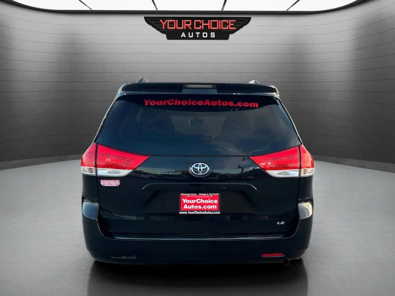 Used 2014 Toyota Sienna LE image 4