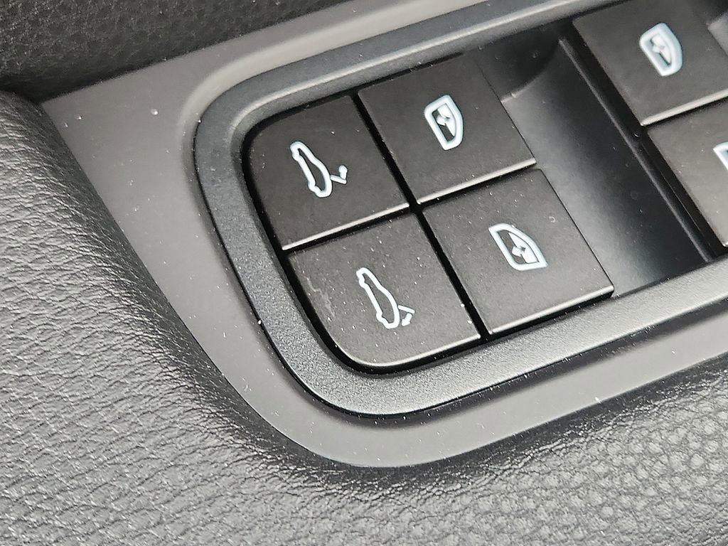 New 2026 Porsche Cayenne image 21