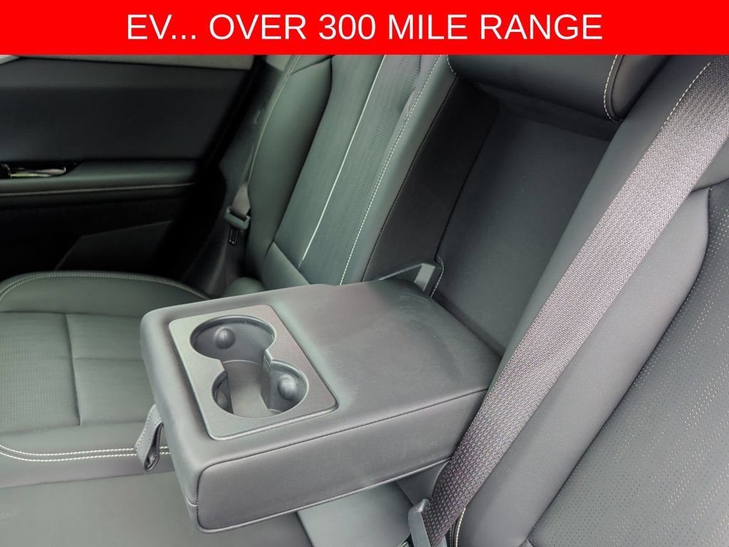Used 2025 Cadillac Optiq Sport 2 w/ LPO, Floor Liner Package AWD/4WD image 33