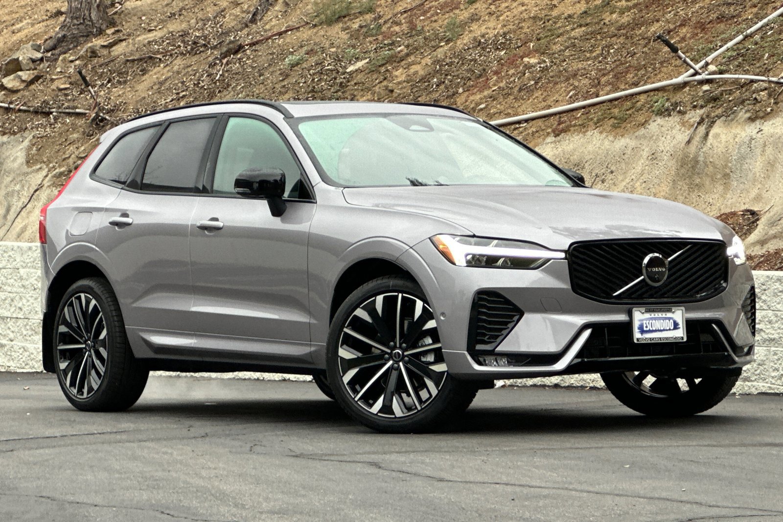 New 2026 Volvo XC60 B5 Ultra image 2