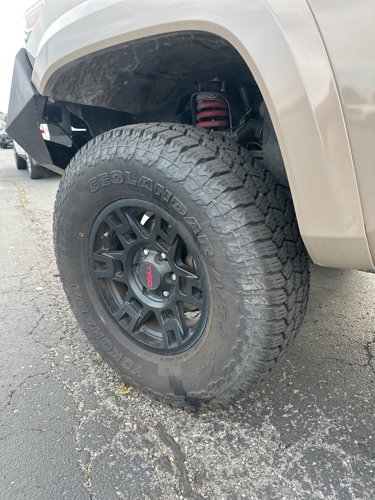 Used 2018 Toyota Tacoma TRD Sport w/ Technology Package image 6