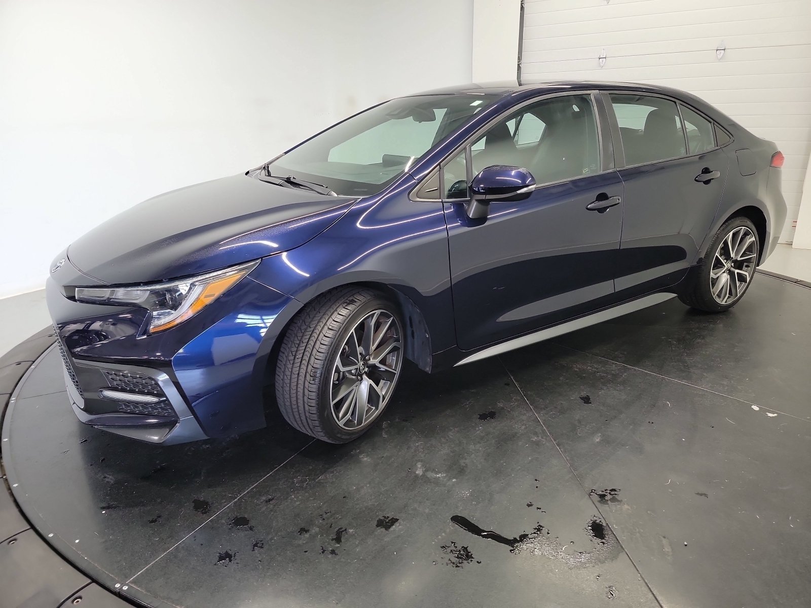 Used 2022 Toyota Corolla SE FWD image 3