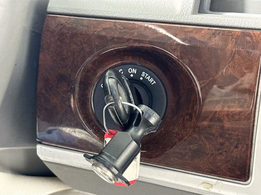 Used 2009 Chrysler Town & Country Touring image 16