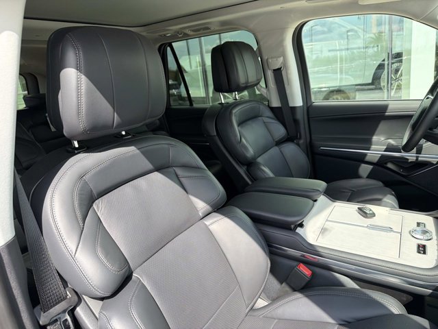 New 2025 Lincoln Navigator Reserve image 19
