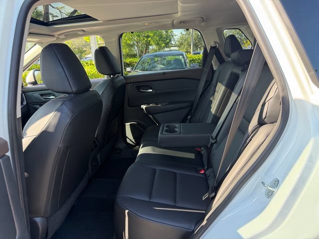 Used 2023 Nissan Rogue SV w/ SV Premium B Package FWD image 13
