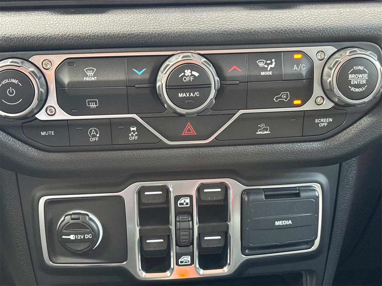 New 2025 Jeep Gladiator Sport image 21