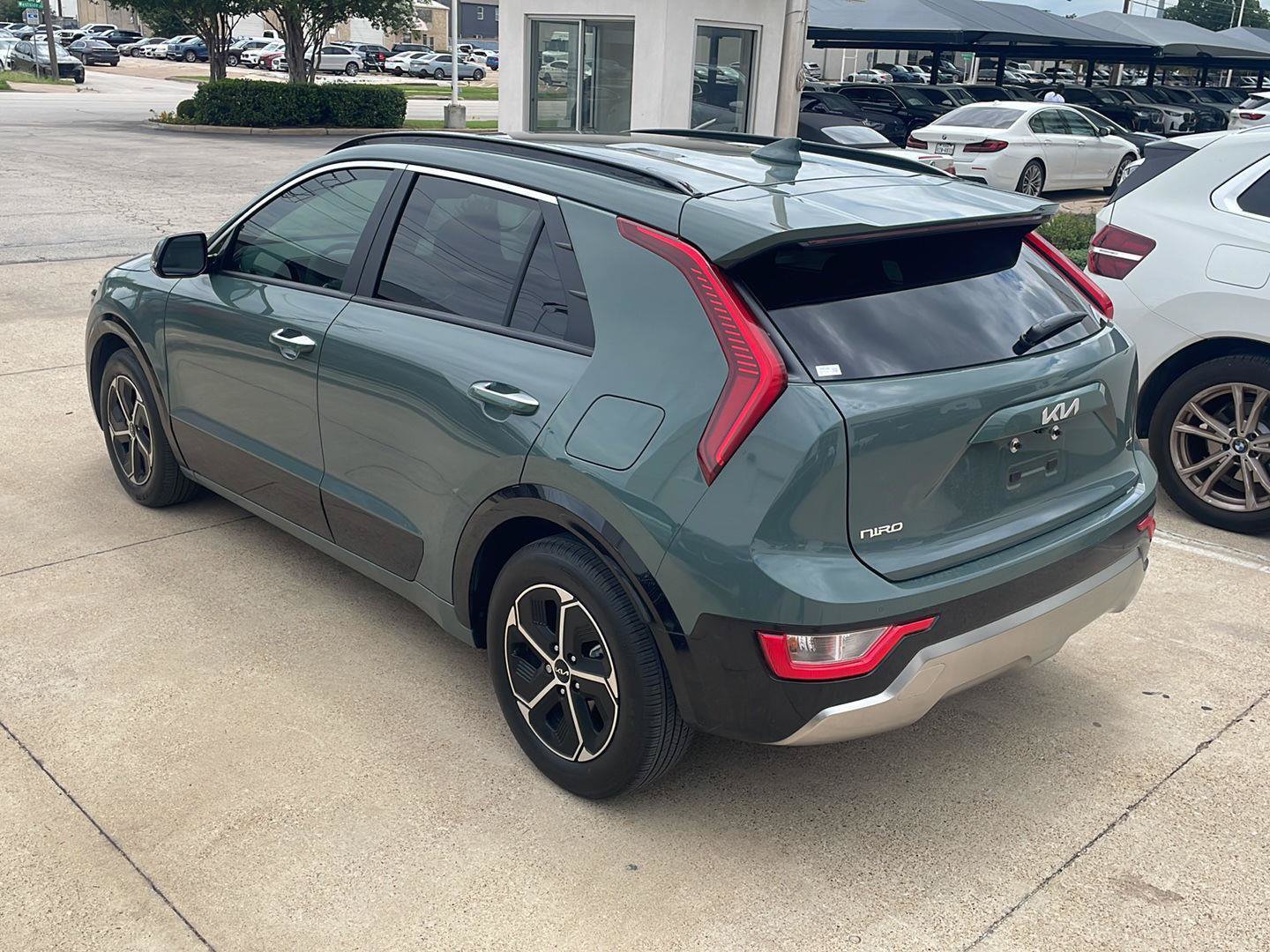 Used 2025 Kia Niro FWD image 4