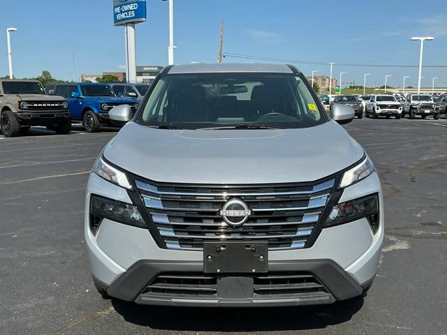 Used 2025 Nissan Rogue SV FWD image 10