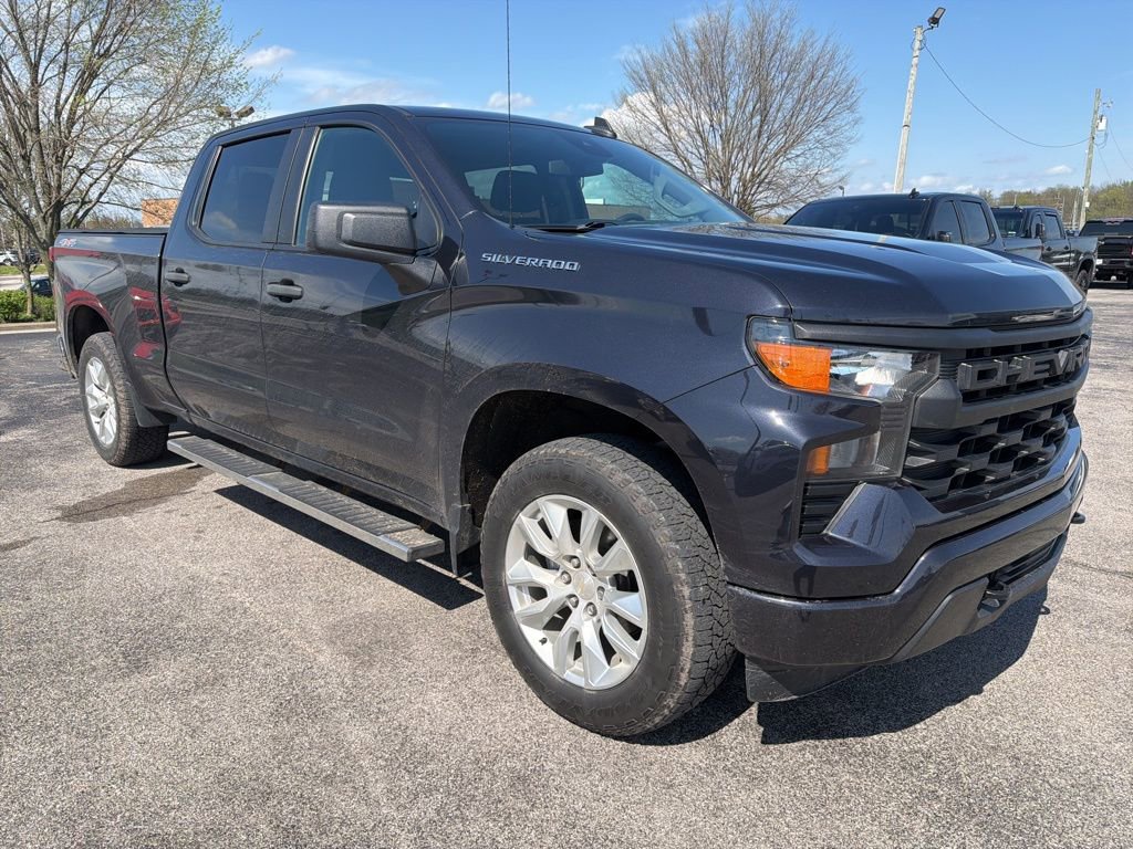 Used 2023 Chevrolet Silverado 1500 Custom image 2