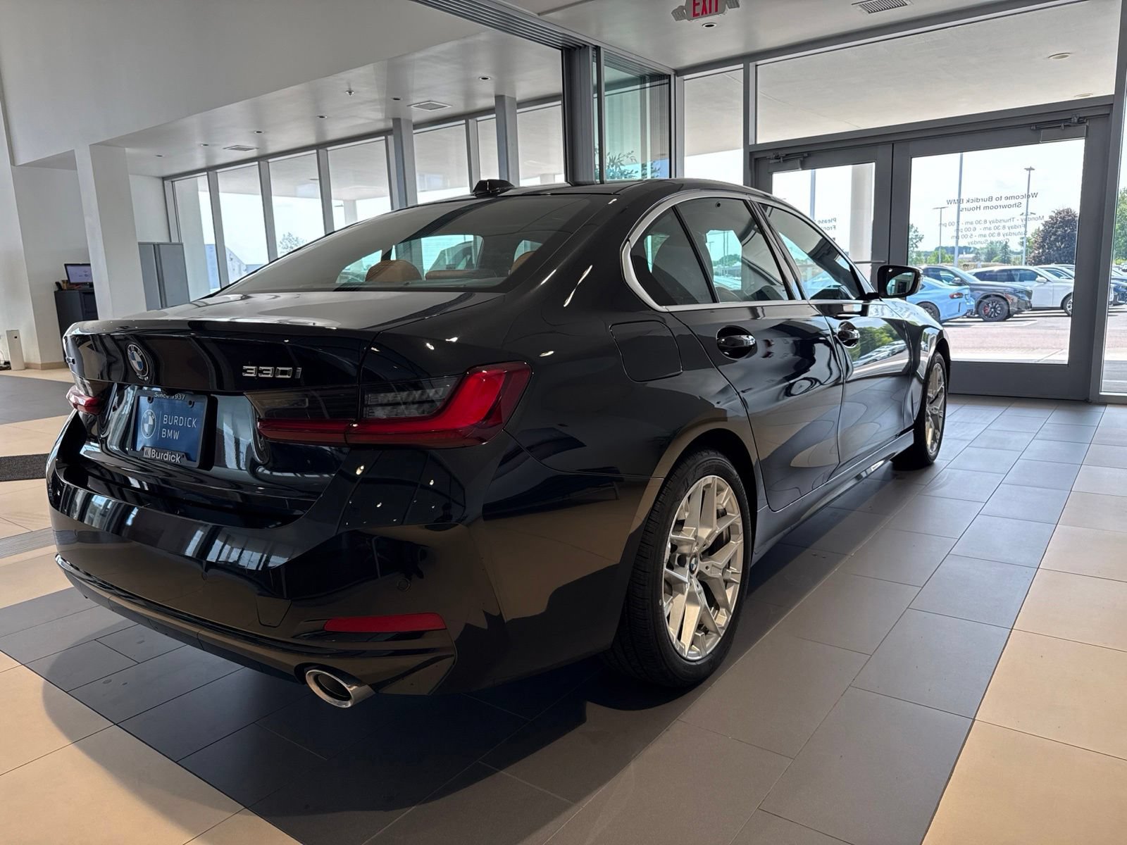Used 2025 BMW 330i xDrive Sedan w/ Convenience Package AWD/4WD image 5