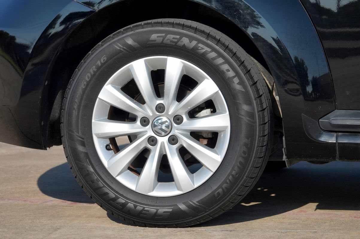 Used 2013 Volkswagen Beetle 2.5 FWD image 28