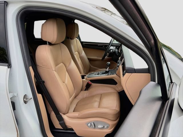 Used 2019 Porsche Macan AWD/4WD image 16