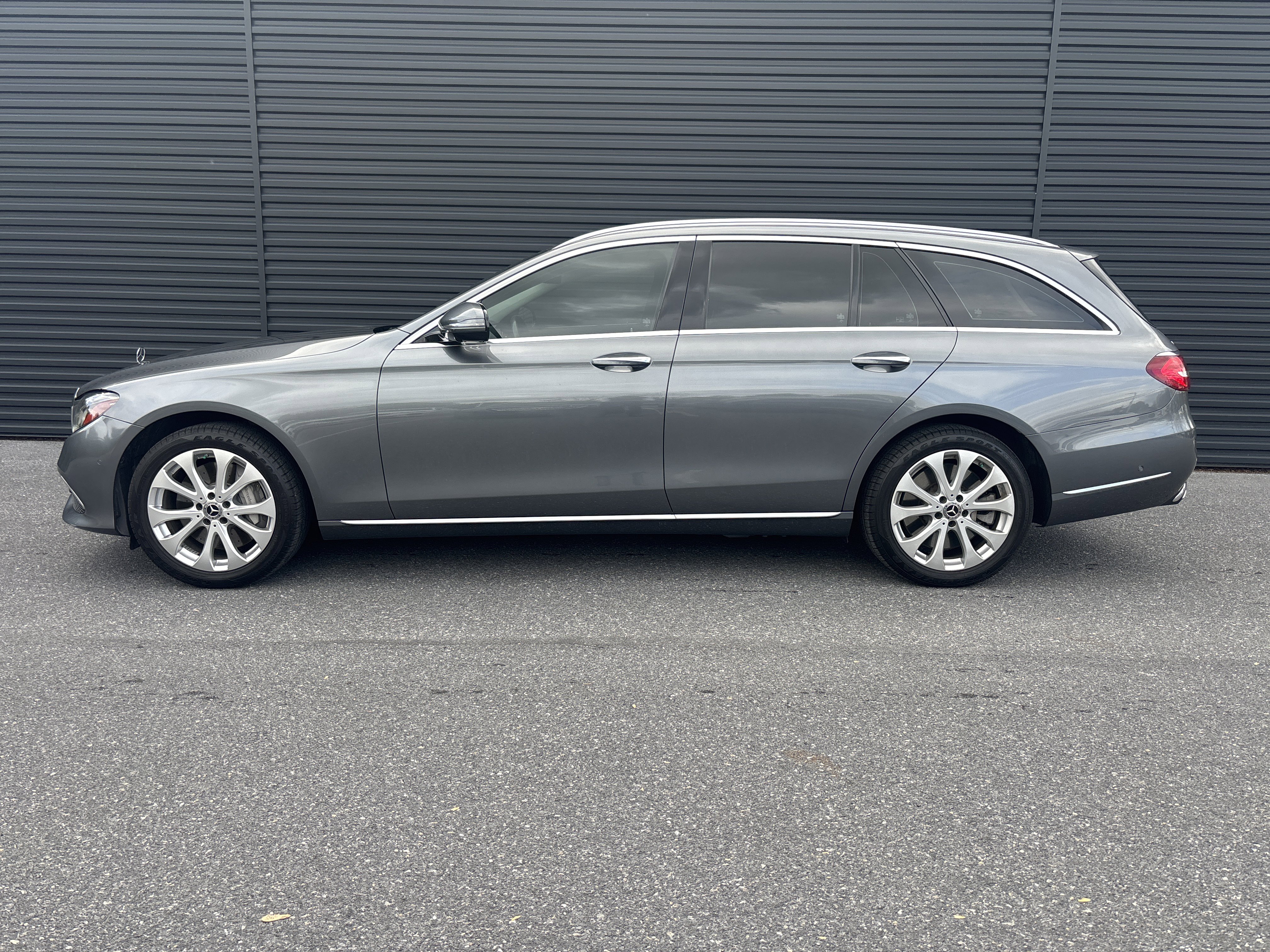 Used 2018 Mercedes-Benz E 400 4MATIC Wagon image 2