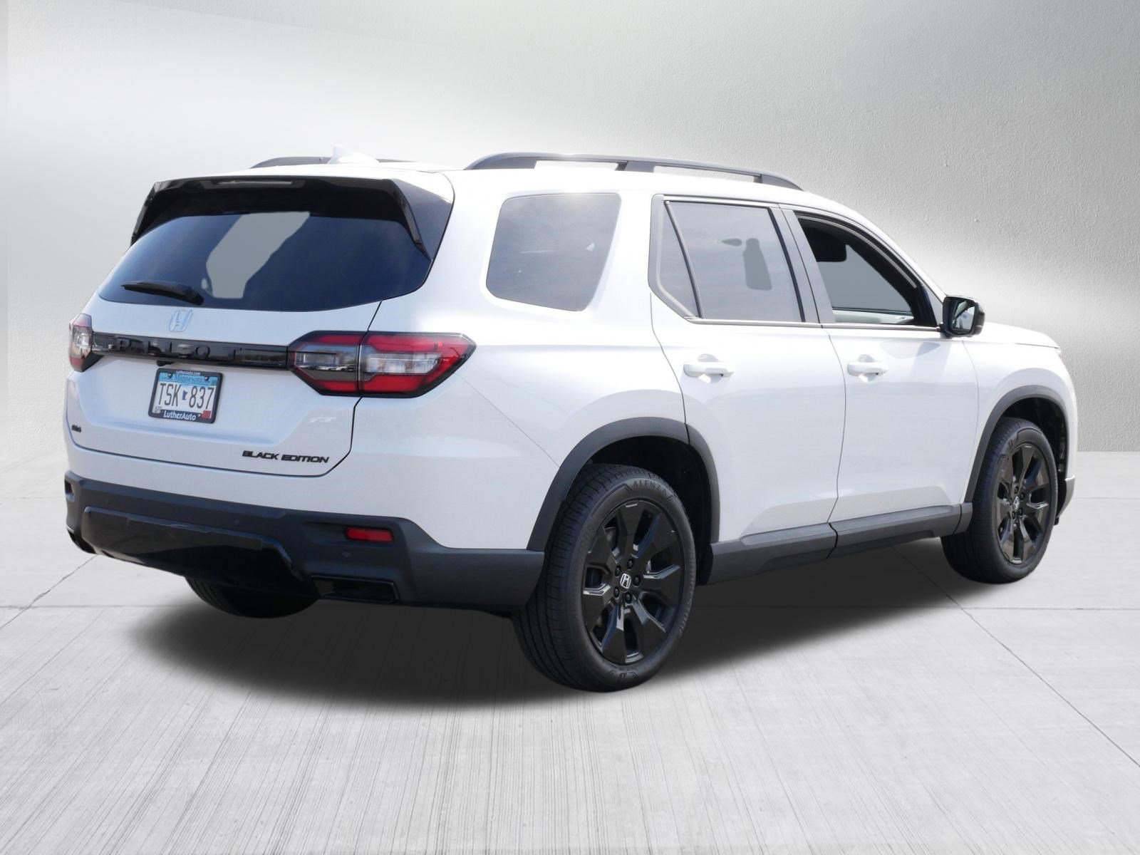 Certified 2026 Honda Pilot Black Edition image 7