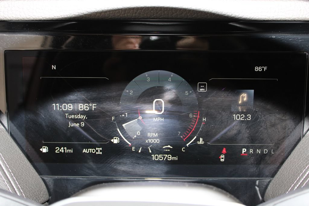 Used 2025 GMC Yukon XL Denali AWD/4WD image 38