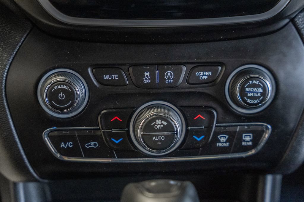 Certified 2019 Jeep Cherokee Limited w/ Trailer Tow Group image 28