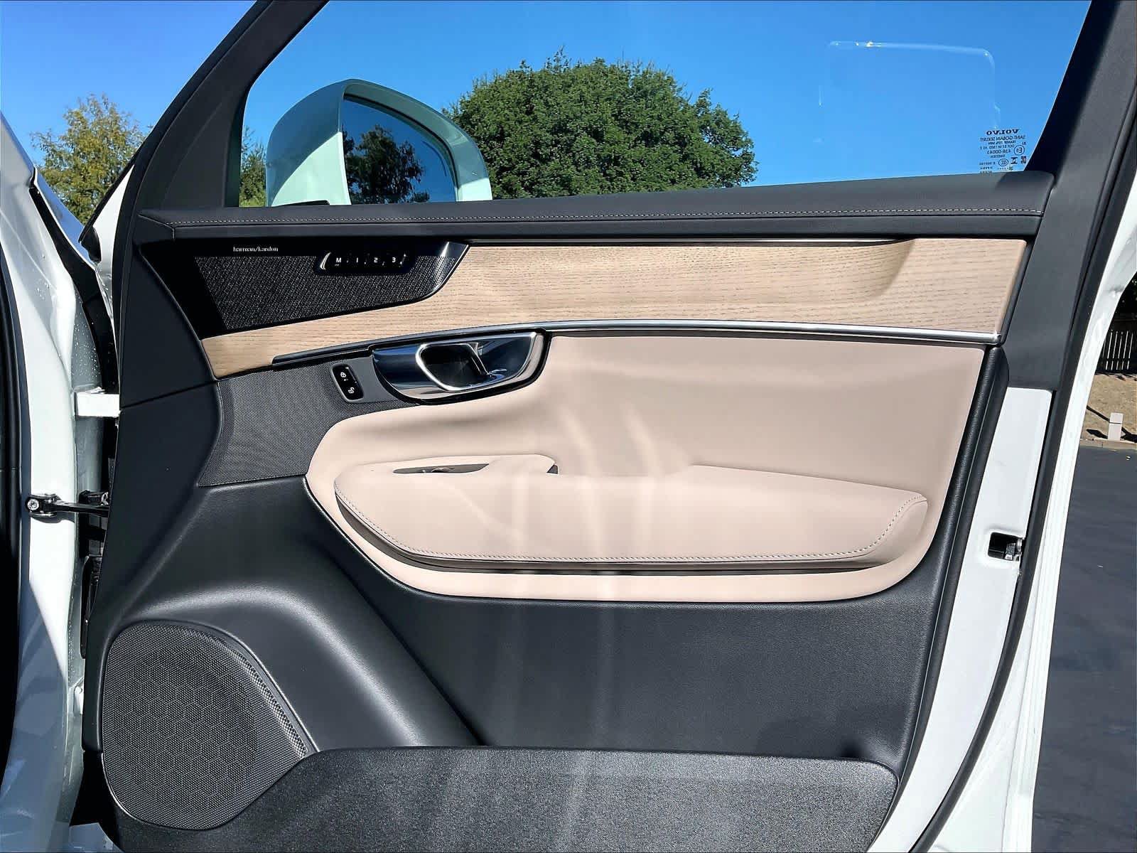New 2027 Volvo XC90 B6 Ultra AWD/4WD image 31