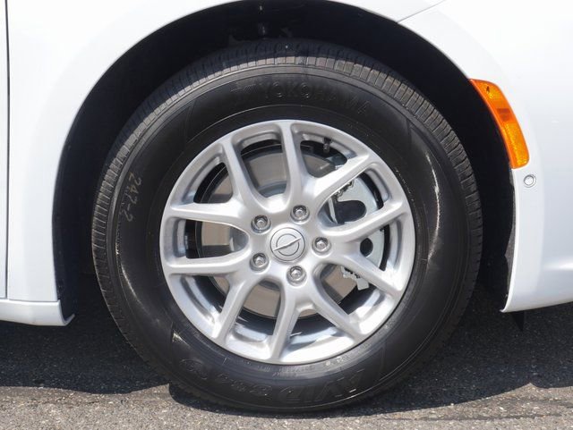 New 2026 Chrysler Pacifica Select image 15