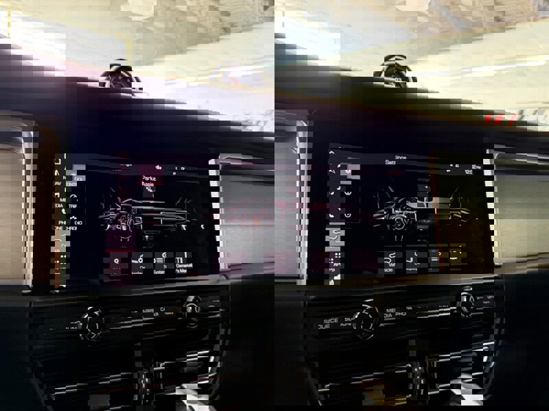 Used 2020 Porsche Macan Turbo image 45