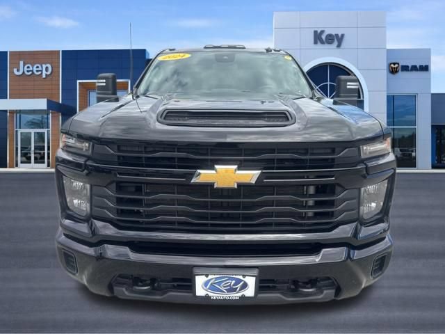 Used 2024 Chevrolet Silverado 2500 Custom w/ Custom Convenience Package AWD/4WD image 2