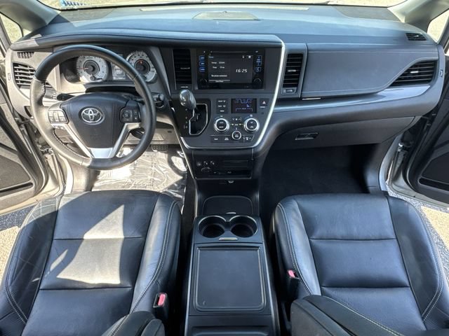 Used 2017 Toyota Sienna SE Premium FWD image 9