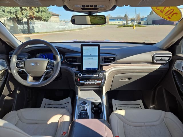Used 2023 Ford Explorer Platinum w/ Premium Technology Package image 4