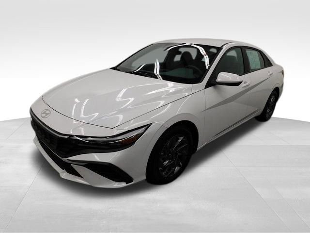 Used 2024 Hyundai Elantra SEL image 5