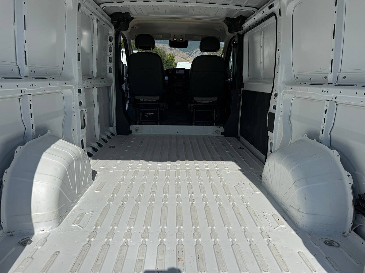 Used 2025 RAM ProMaster 2500 w/ Convenience Group FWD image 20