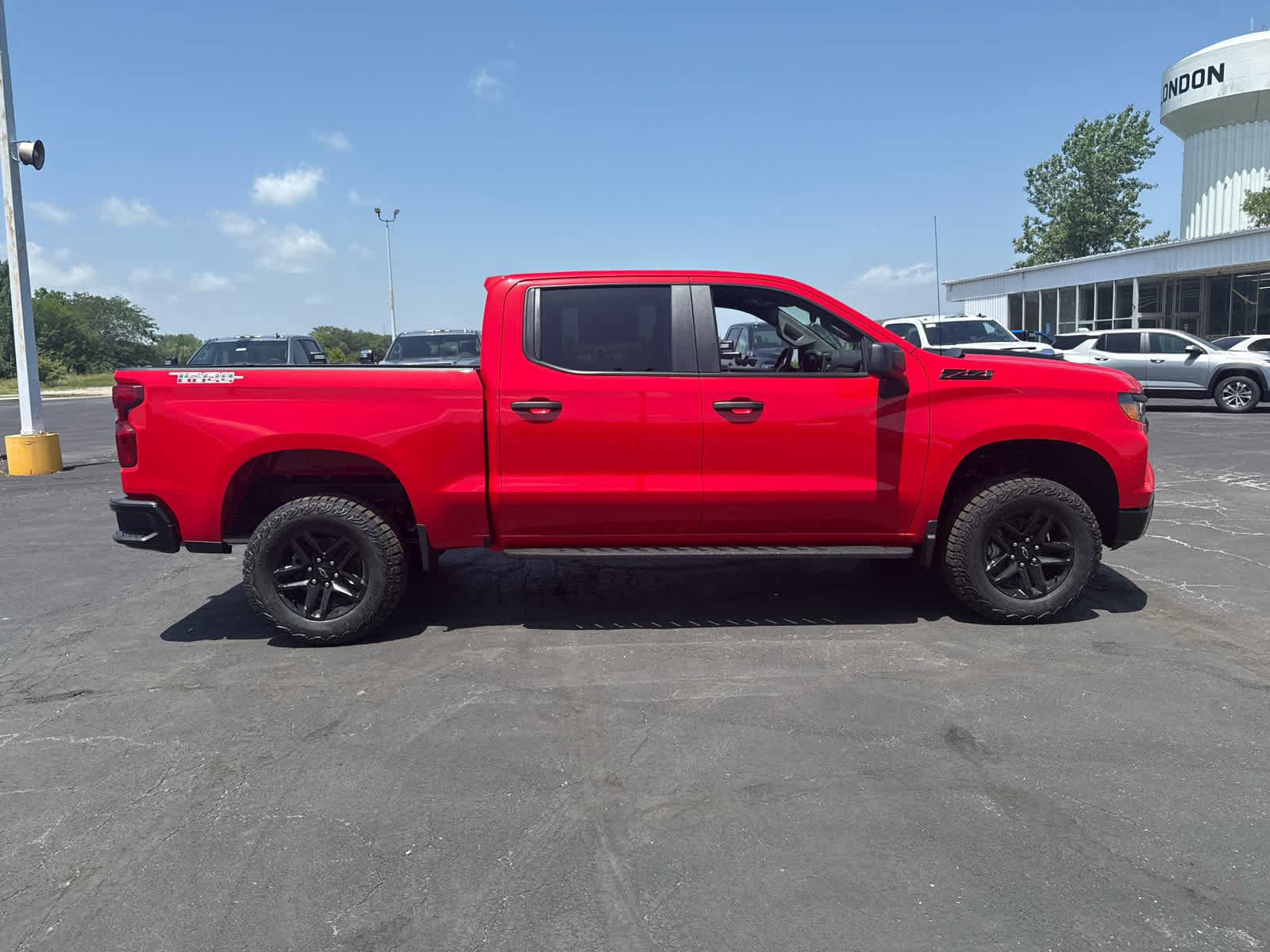 New 2026 Chevrolet Silverado 1500 Custom Trail Boss w/ LPO, Dark Essentials Package AWD/4WD image 6