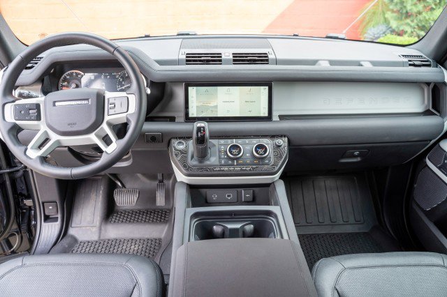 Used 2023 Land Rover Defender 110 S image 91