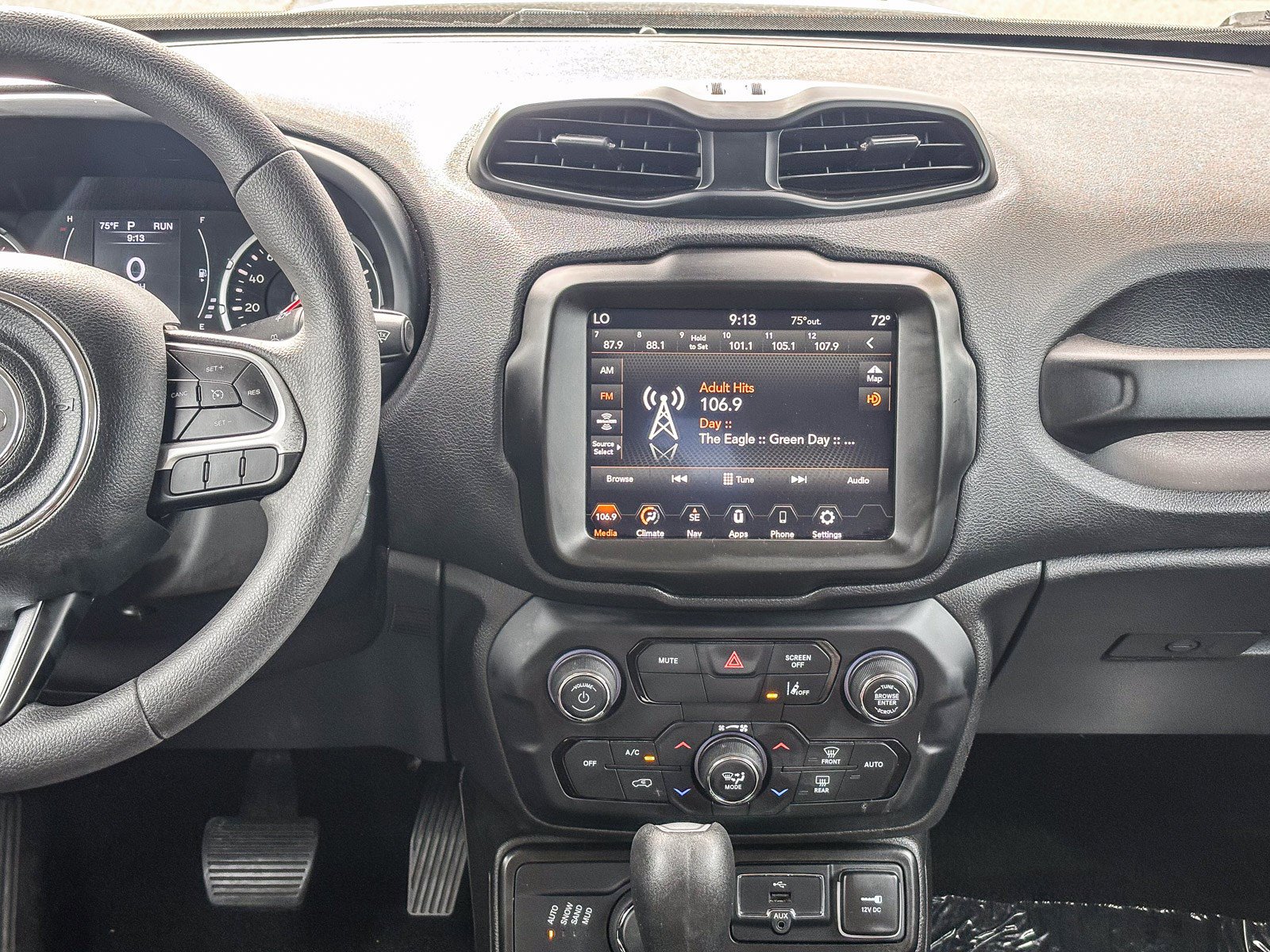 Used 2023 Jeep Renegade Latitude image 17